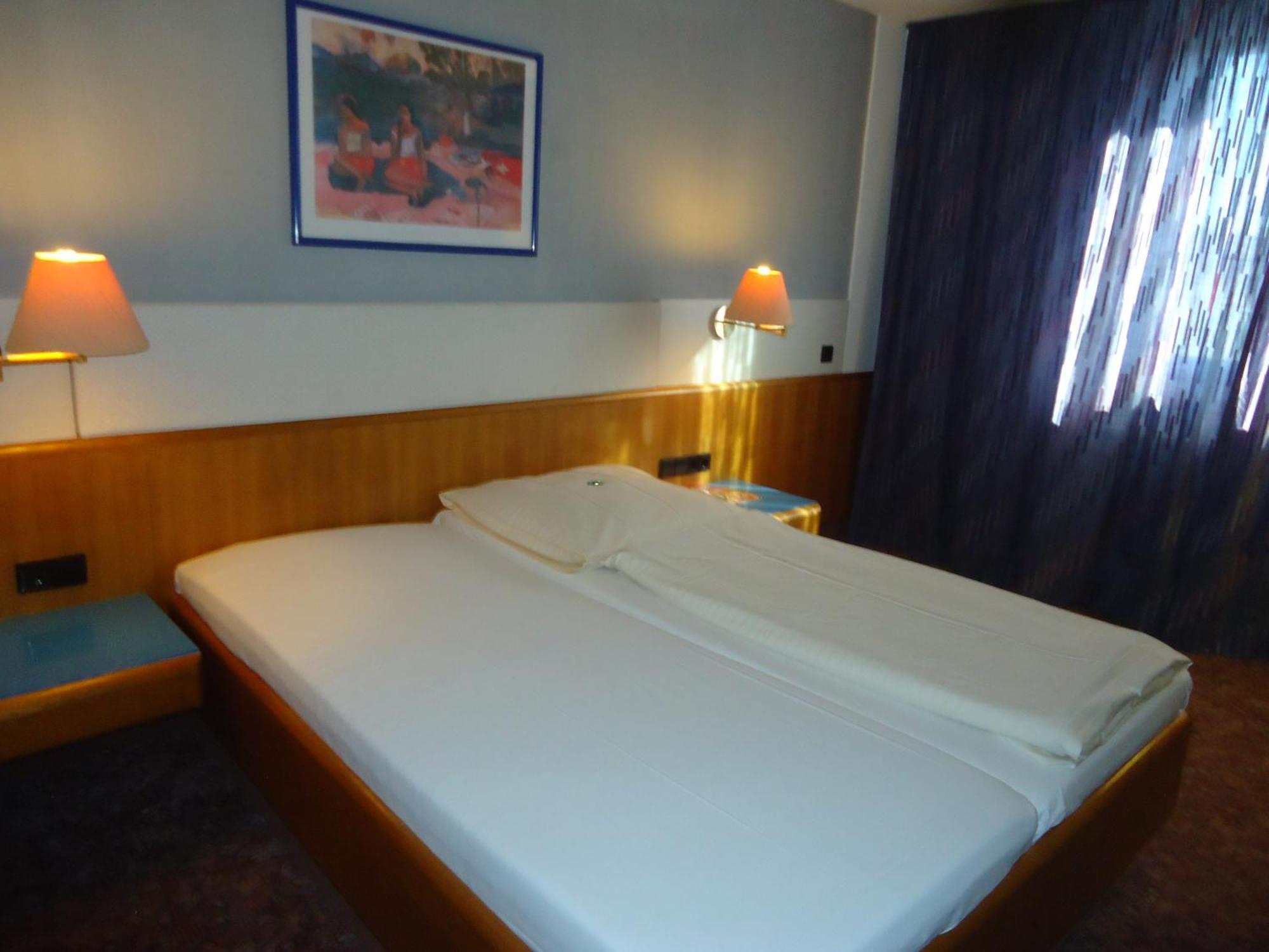 Enjoyhotel Garni Korntal Stuttgart B&B Eksteriør billede